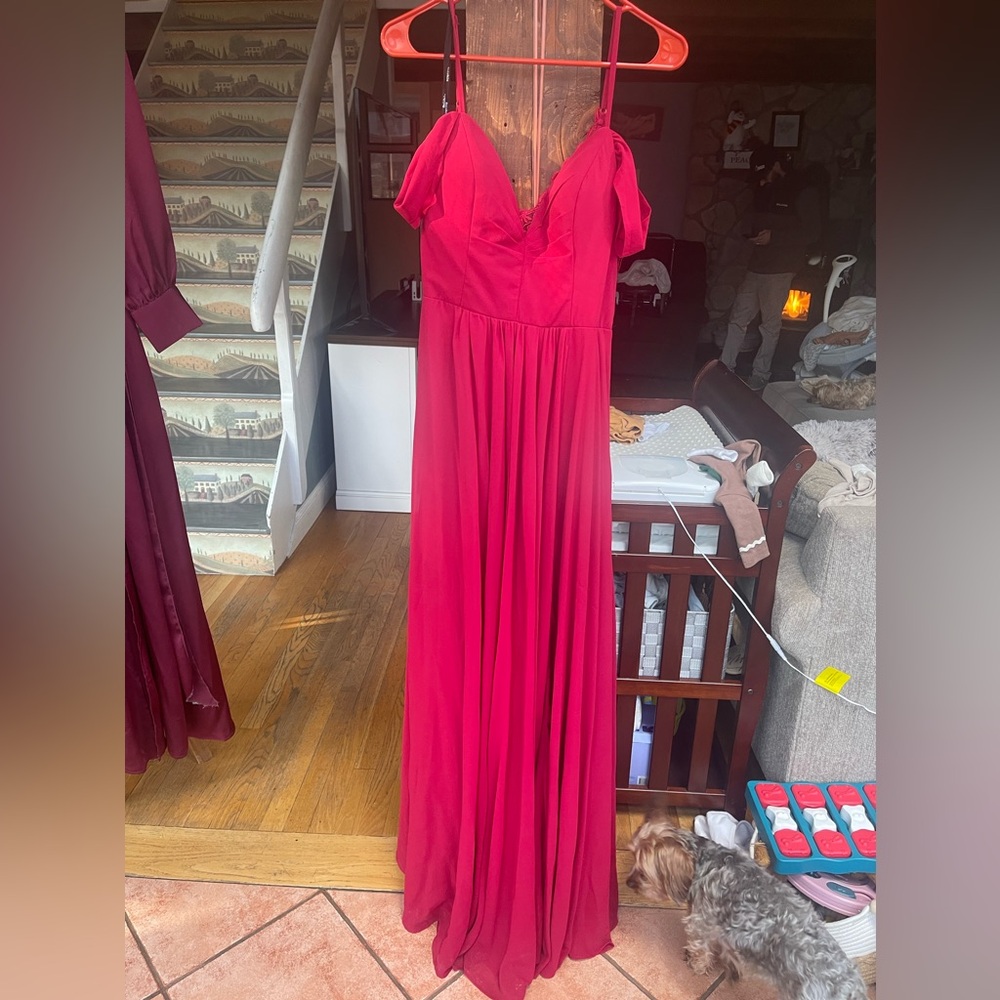 Red maxi dress worn once for photoshoot 
On/Off the shoulder straps
High slit
